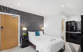 Modern City Centre Studio Apartment!